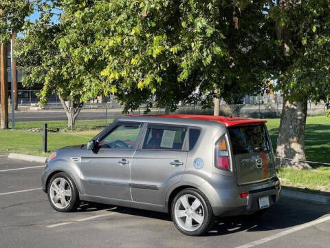 2011 Kia Soul +