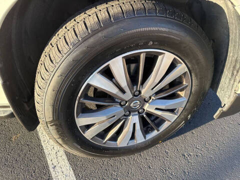 2017 Nissan Pathfinder SV