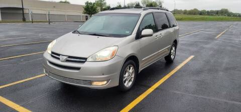 2004 Toyota Sienna for sale at EXPRESS MOTORS in Grandview MO