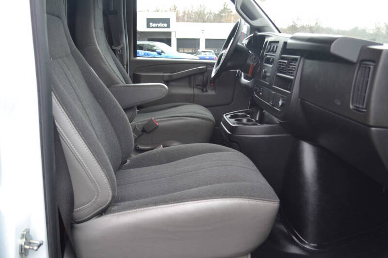 2024 GMC Savana 2500