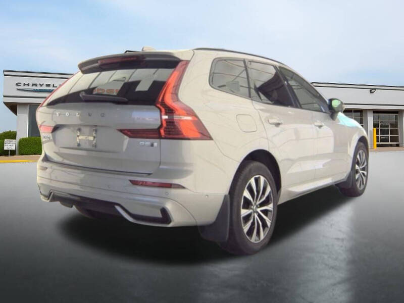 2023 Volvo XC60 B5 Plus Dark Theme