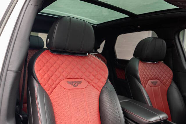 2021 Bentley Bentayga 34