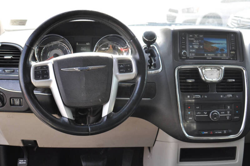 2015 Chrysler Town and Country Touring