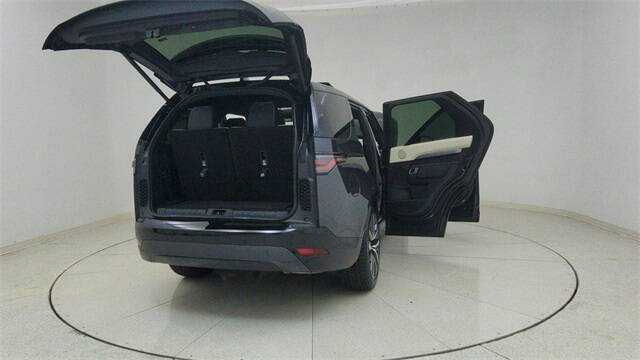 2024 Land Rover Discovery P300 Dynamic SE