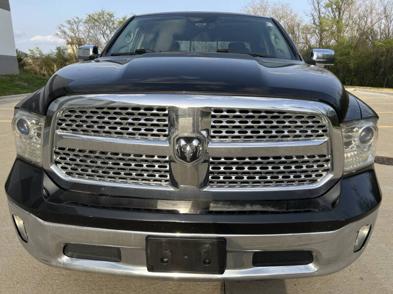 Used 2018 RAM Ram 1500 Pickup Laramie with VIN 1C6RR7JT6JS120364 for sale in Elmhurst, IL
