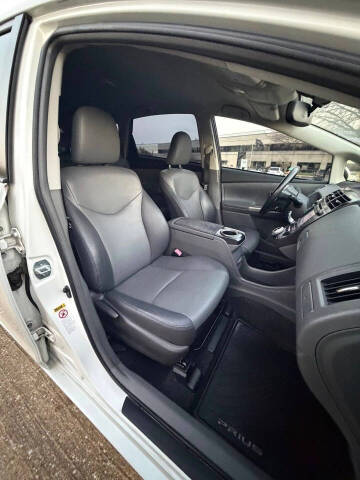 2013 Toyota Prius v Five