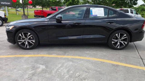 2022 Volvo S60 B5 R-Design