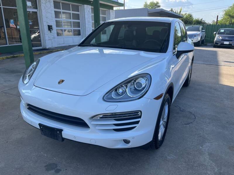 2014 Porsche Cayenne for sale at Auto Outlet Inc. in Houston TX