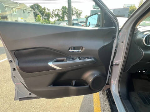 2022 Nissan Kicks SV