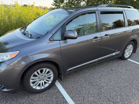 2013 Toyota Sienna XLE 8-Passenger