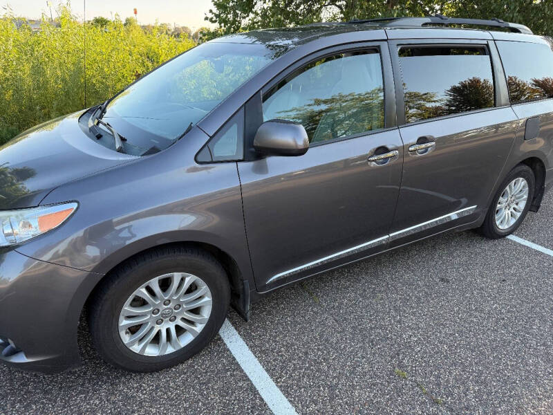 2013 Toyota Sienna XLE 8-Passenger