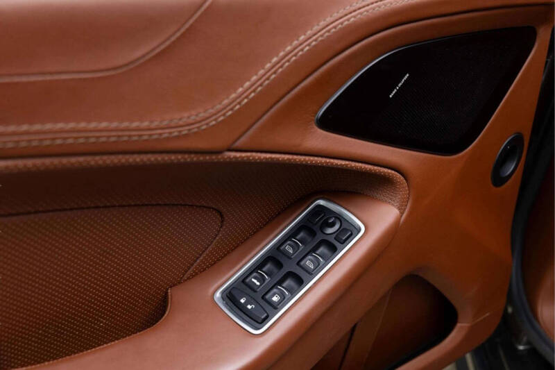 2016 Aston Martin Vanquish Volante