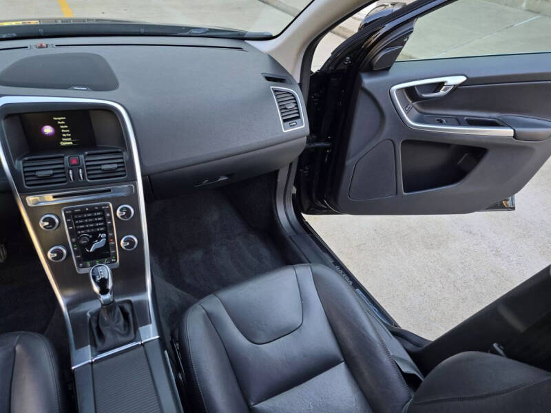 2016 Volvo XC60 T5 Drive-E Platinum