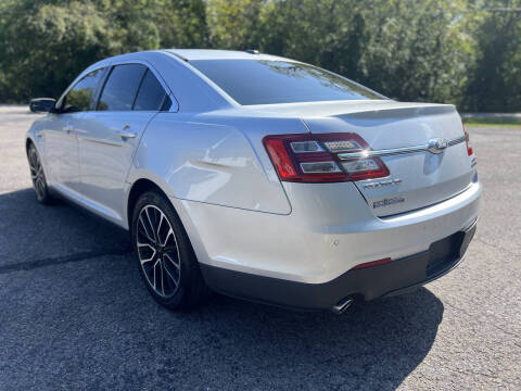 2018 Ford Taurus SEL