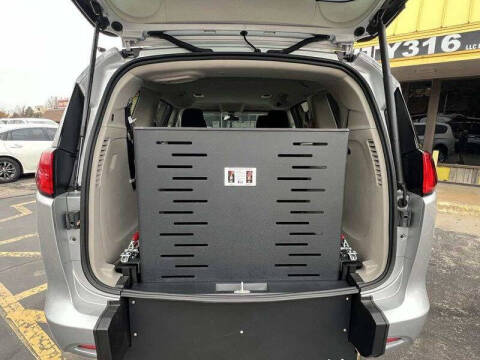 2022 Chrysler Voyager LX