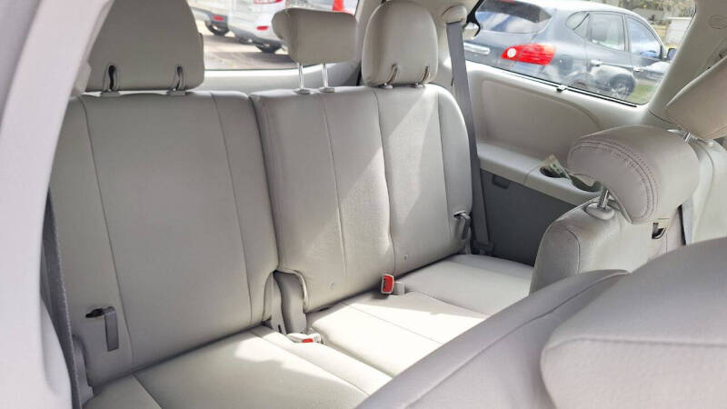 2011 Toyota Sienna LE 7-Passenger Auto Access Seat