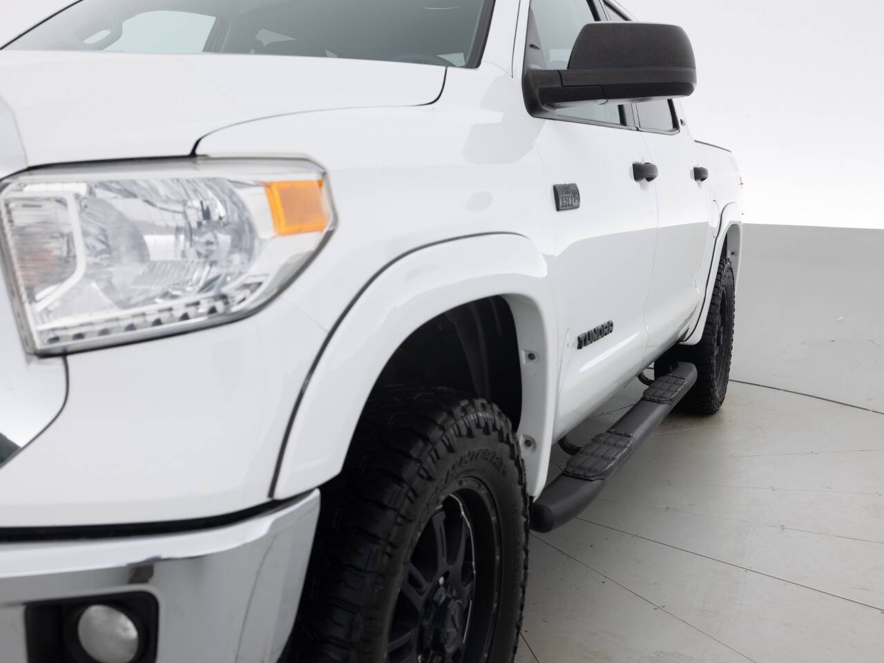 Used Car 2017 Toyota Tundra  Sr5 4x4 4dr Crewmax Cab Pickup Sb (5.7l V8 Ffv) For Sale Under $30,000 In Coal City, Illinois