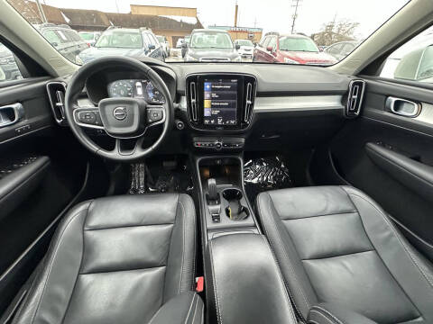 2019 Volvo XC40 T5 Momentum