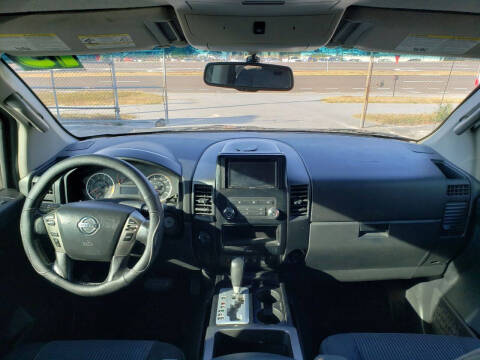 2013 Nissan Titan SV