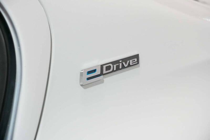 2018 BMW 3 Series 330e iPerformance