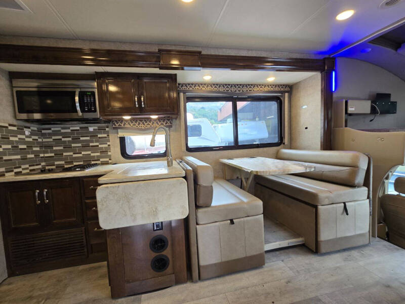 2020 Thor Motor Coach Omni