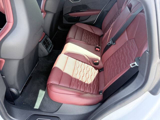 2024 Audi e-tron GT quattro Premium Plus