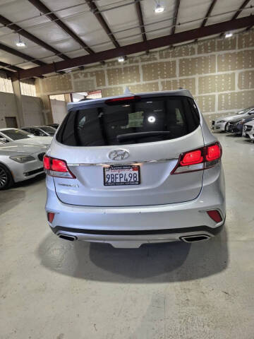 2017 Hyundai Santa Fe SE