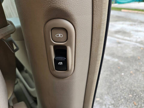 2007 Hyundai Entourage GLS