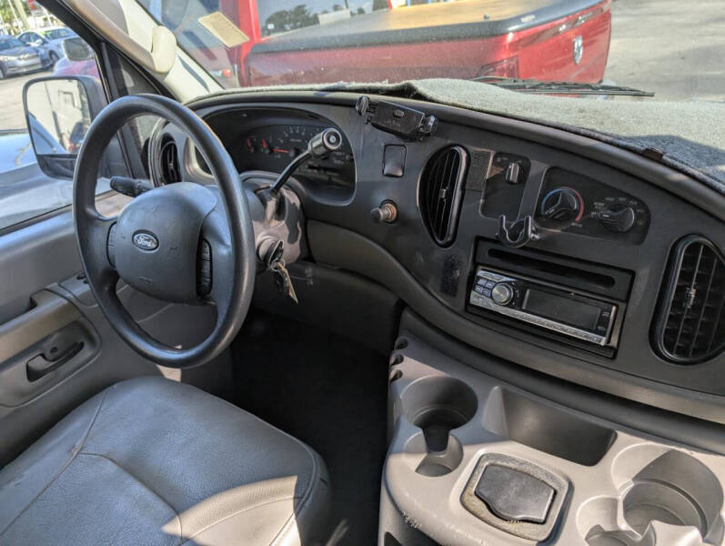 2005 Ford E-Series E-250