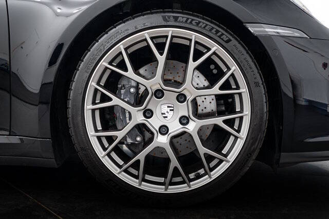 2025 Porsche 911 Carrera
