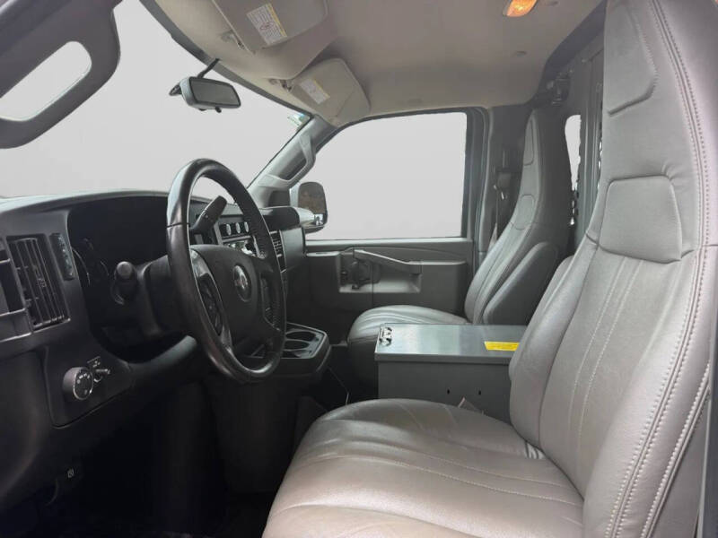 2023 GMC Savana 2500