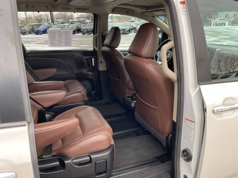 2017 Toyota Sienna Limited Premium 7-Passenger
