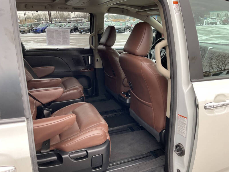 2017 Toyota Sienna Limited Premium 7-Passenger