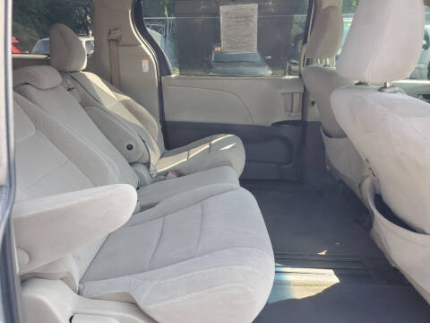 2015 Toyota Sienna LE 8-Passenger