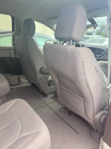 2021 Chrysler Voyager LX