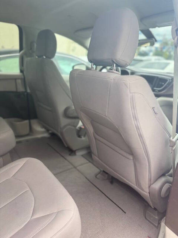 2021 Chrysler Voyager LX