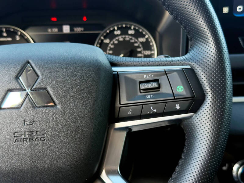 2025 Mitsubishi Outlander SE