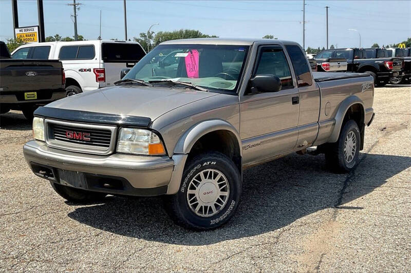 Used 1999 GMC Sonoma SLS with VIN 1GTCT19WXX8535074 for sale in Montevideo, Minnesota