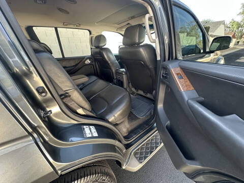 2005 Nissan Pathfinder LE