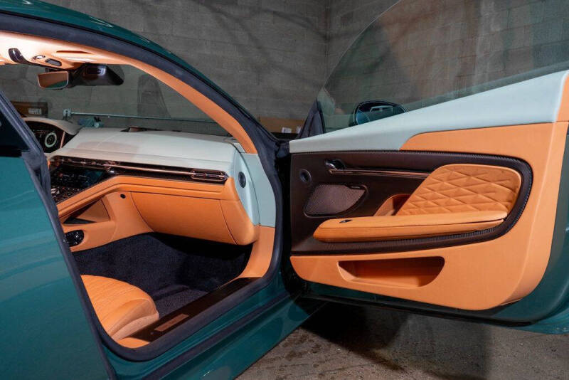 2024 Aston Martin DB12 V8