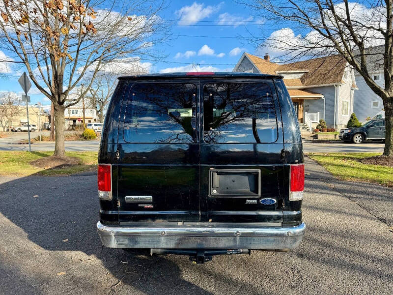 2011 Ford E-Series E-350 SD XLT