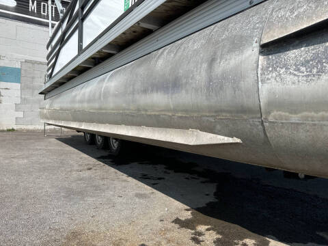 2017 Crest II 230 SLC