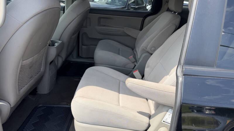 2015 Kia Sedona LX
