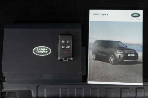2024 Land Rover Discovery P300 Dynamic SE