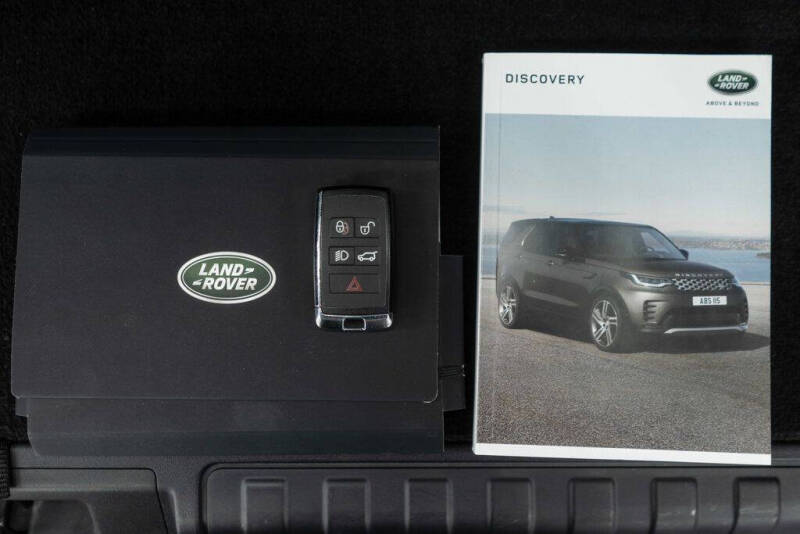2024 Land Rover Discovery P300 Dynamic SE