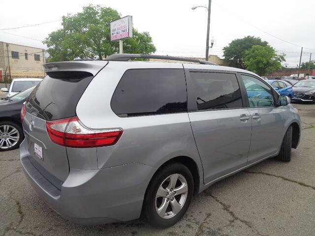 2017 Toyota Sienna LE 8-Passenger