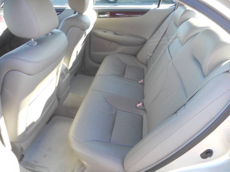 2004 Lexus ES 330 photo 26