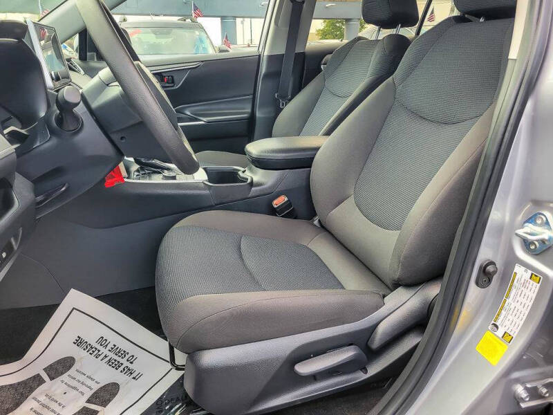 2024 Toyota RAV4 Hybrid LE