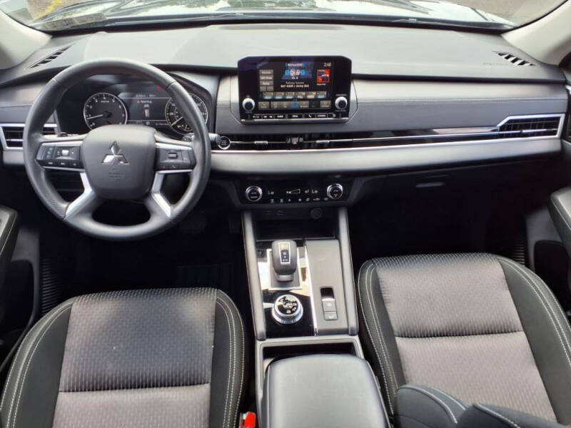 2024 Mitsubishi Outlander ES