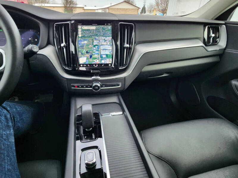 2025 Volvo XC60 B5 Core Dark Theme